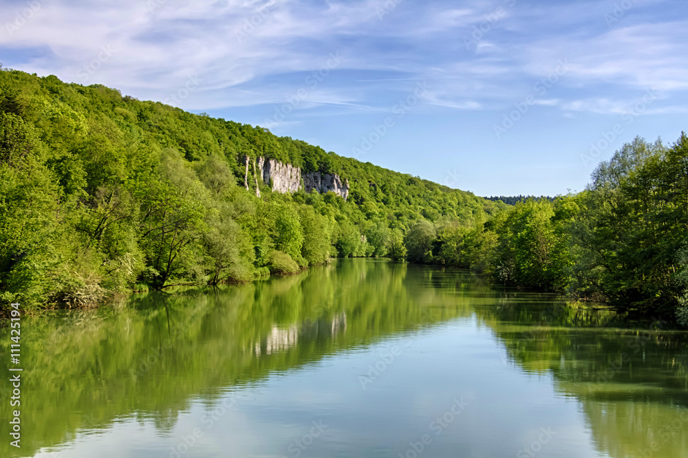 Obraz premium Rivière de la Loue près de Châtillon-sur-Lison