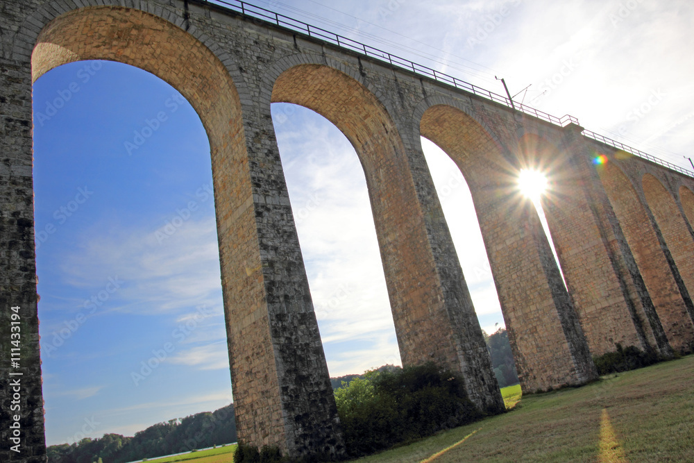 Fototapeta premium eisenbahnbrücke schweiz gümmenen 
