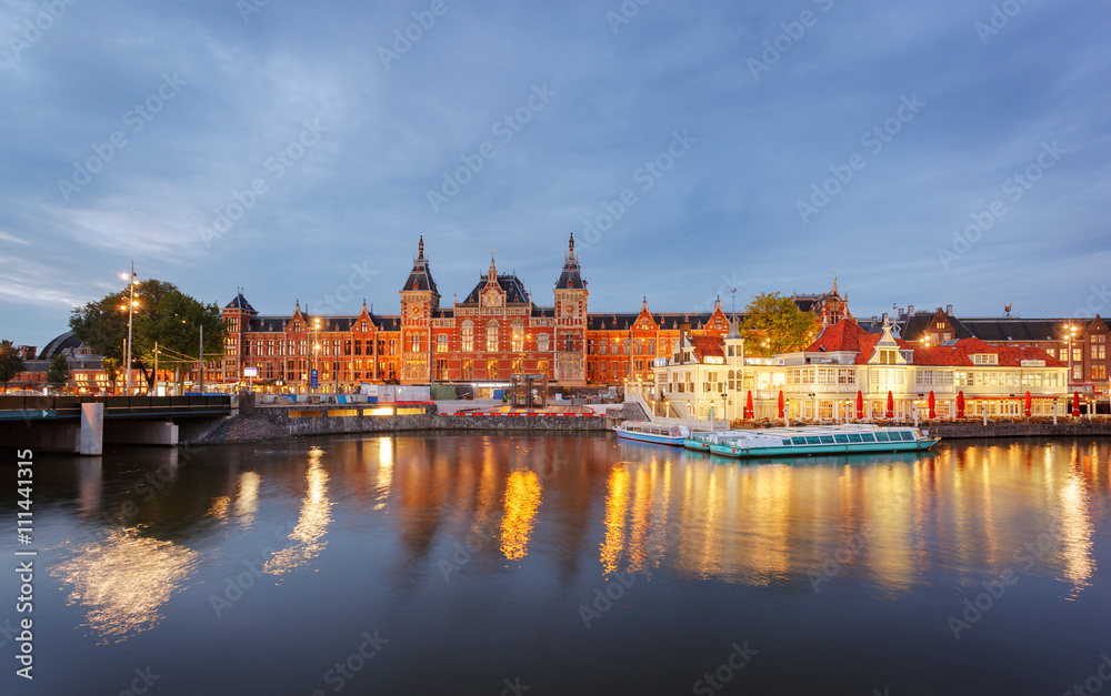 Naklejka premium Amsterdam train station Netherland