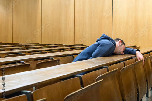 Schlafender Student