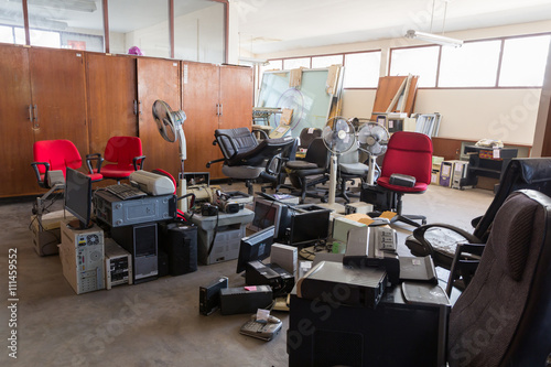 Foto Abandoned office equipments