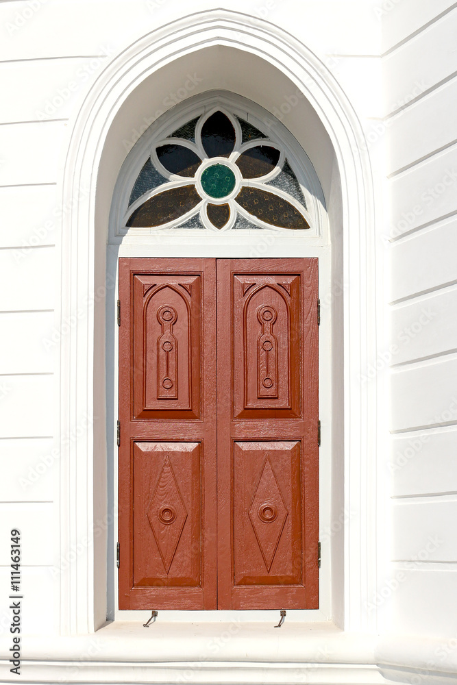 Obraz premium old wooden windows in temple