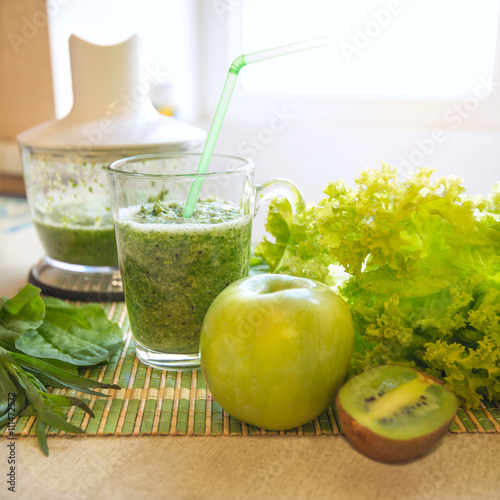 Cooking of green smoothie
