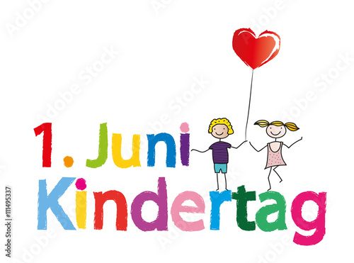 1. Juni - Internationaler Kindertag - Zwei fröhliche Kinder mit Herzluftballon springen auf einem Schriftzug