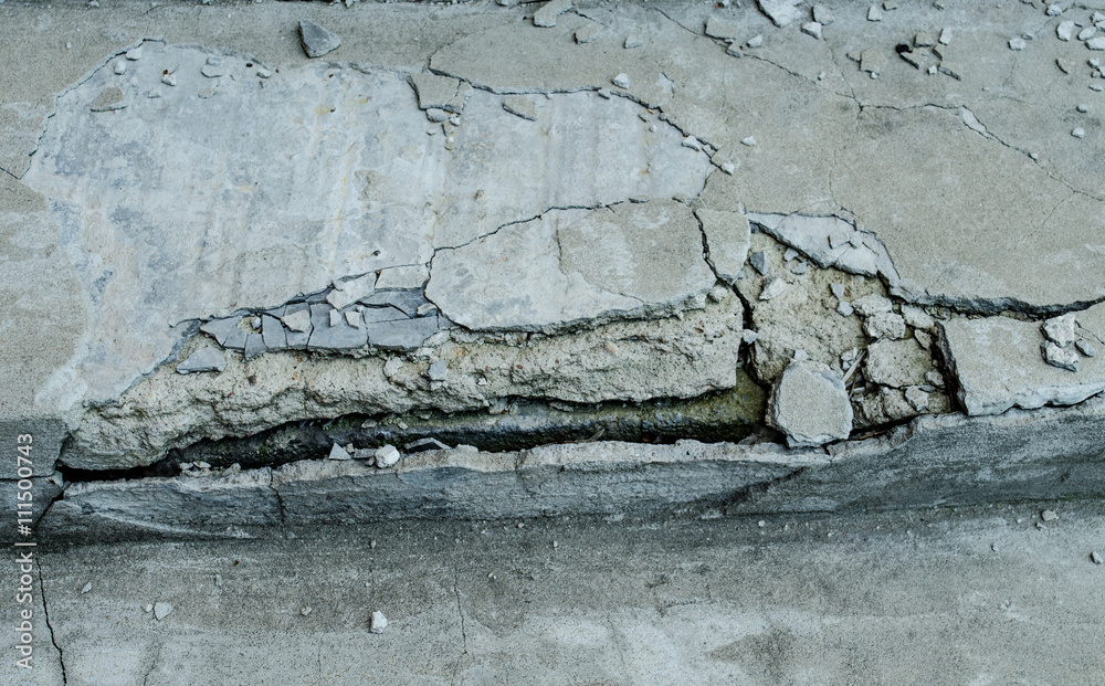 Fototapeta premium Old vintage crack wall / black and white cracked floor texture / cracked wall or road / cracked concrete wall for background / Grunge concrete cement wall with crack in industrial building