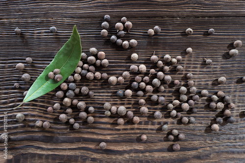 allspice and bay leaf photo