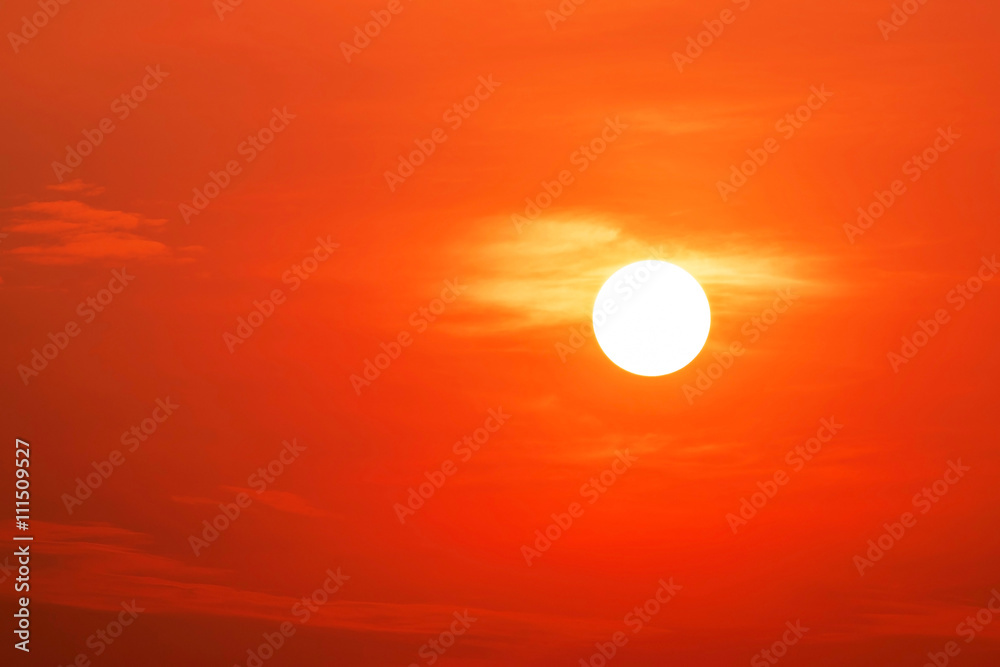 Closeup of the beautiful sun and red sky.