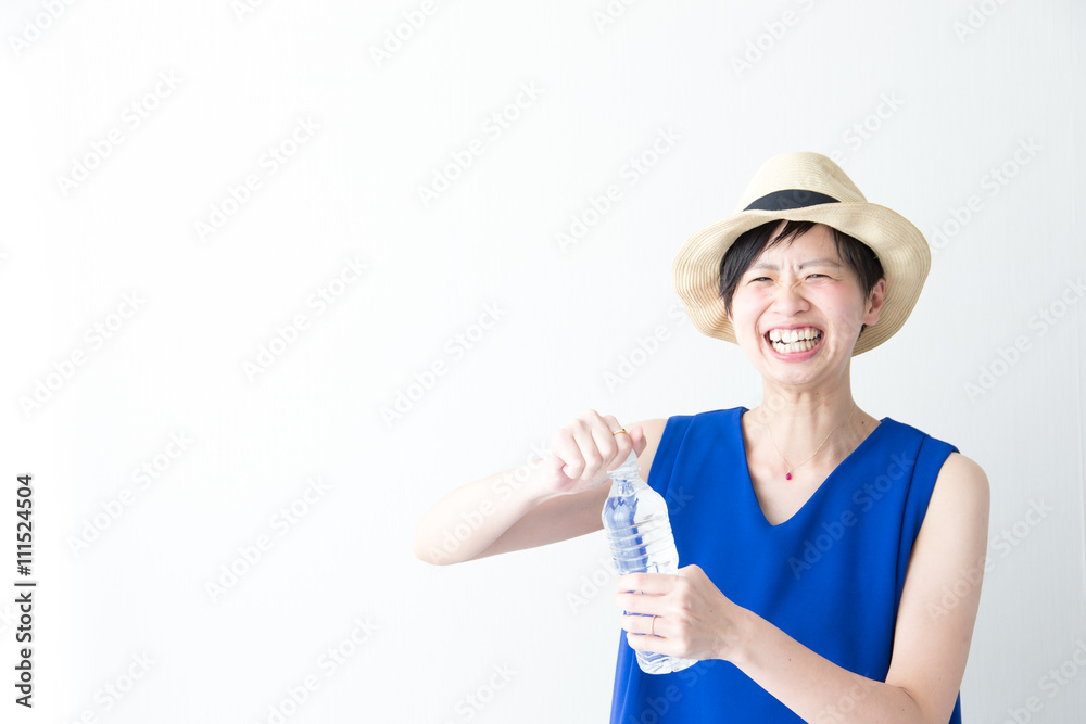麦わら帽子の女性・白バック 麦わら帽子の女性・白バック