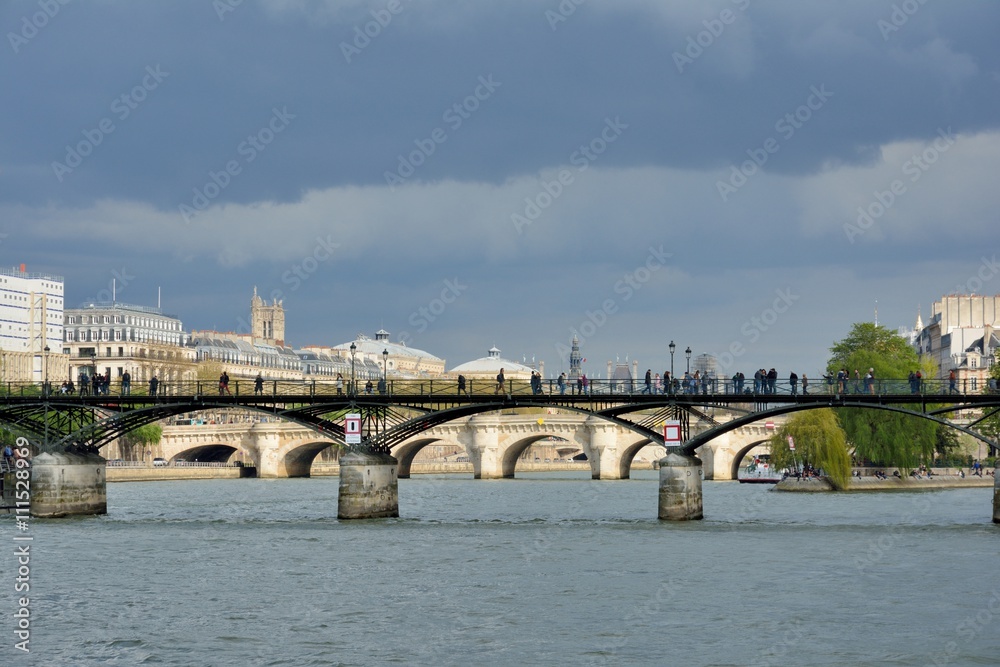 Les ponts de Paris sur la Seine , le pont des Arts