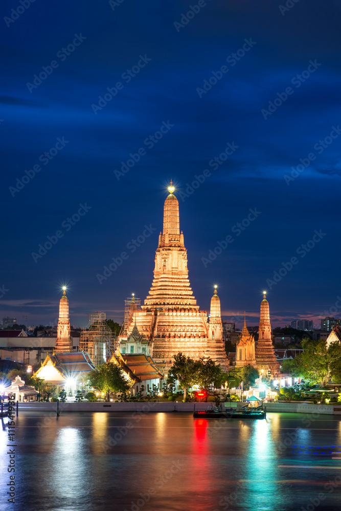 Fototapeta premium Night view of Wat Arun temple and Chao Phraya River, Bangkok, Th
