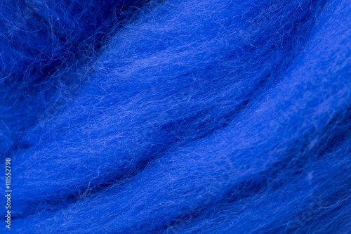 Текстура мериносовой шерсти синего цвета крупным планом 