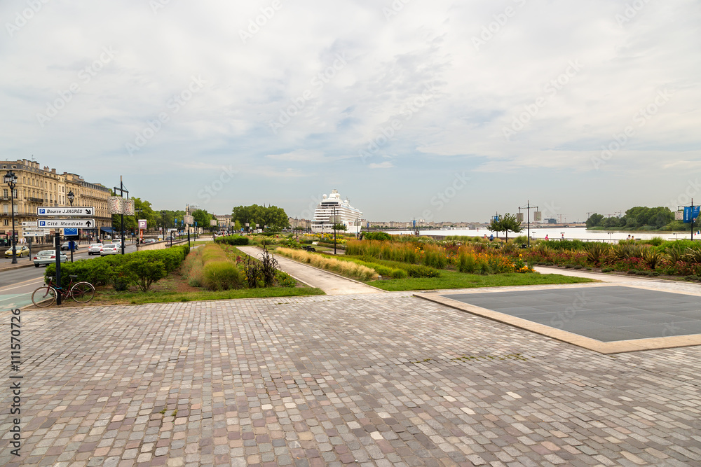 Fototapeta premium Bordeaux, France. Quay of the Garonne river