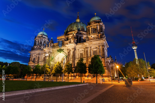 Fototapeta Naklejka Na Ścianę i Meble -  Berlin Cathedral at night