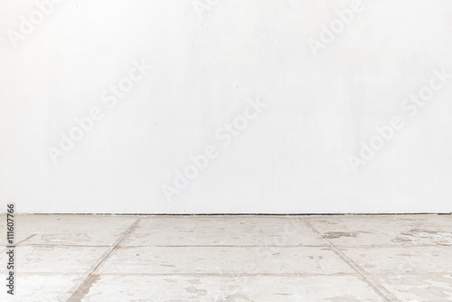 empty room with white wall and concrete floor