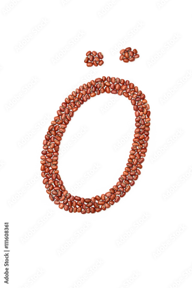Buchstabe Ö aus Roten Bohnen auf weiß isoliert Buchstabe Ö aus Roten Bohnen auf weiß isoliert
