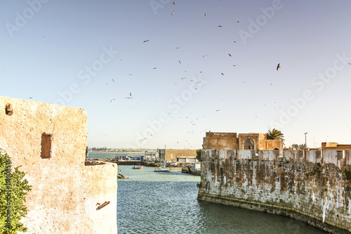 Die alte portugiesische Festungsstadt El Jadida in Marokko an der Küste des leuchtend blauen Atlantik mit einer wunderschönen Altstadt