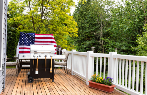 Canvas Print Home outdoor patio with BBQ cooker preparing for holiday picnic