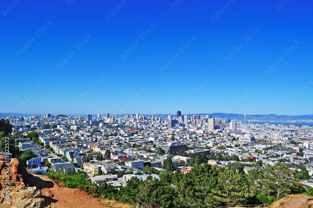 San Francisco: skyline e vista della città dalla cima della collina del Corona Heights Park l'8 giugno 2010