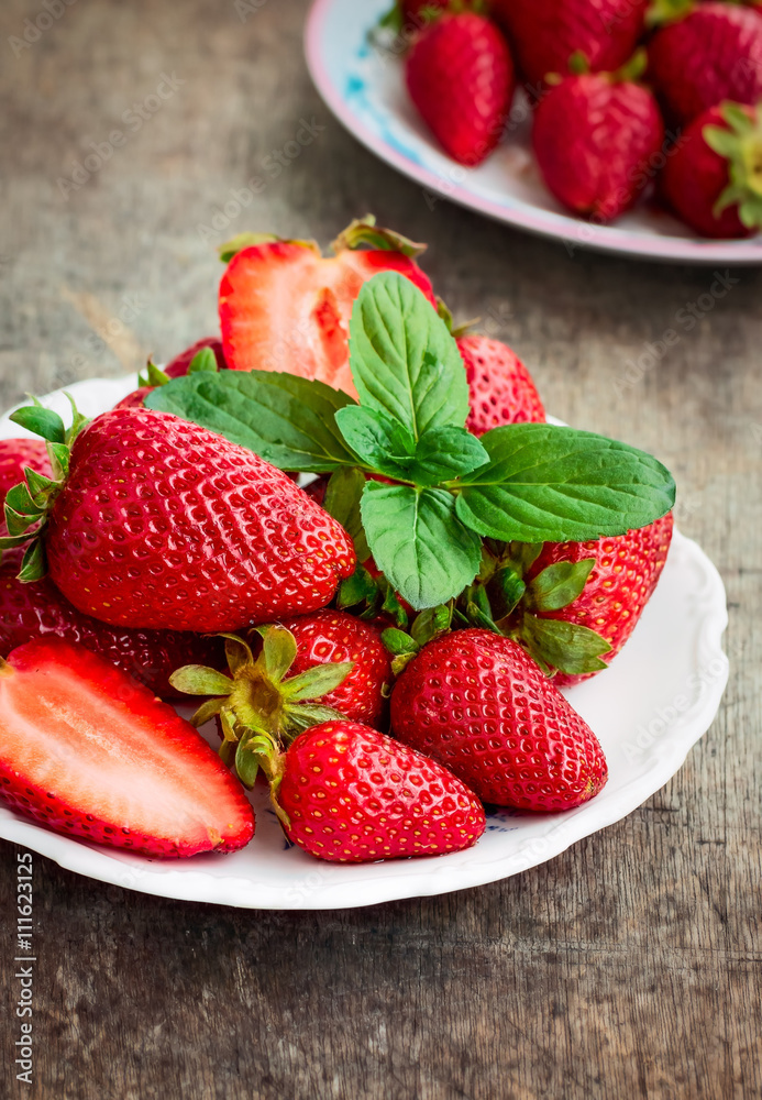 Sweet Red Strawberries with Mint Sweet Red Strawberries with Mint