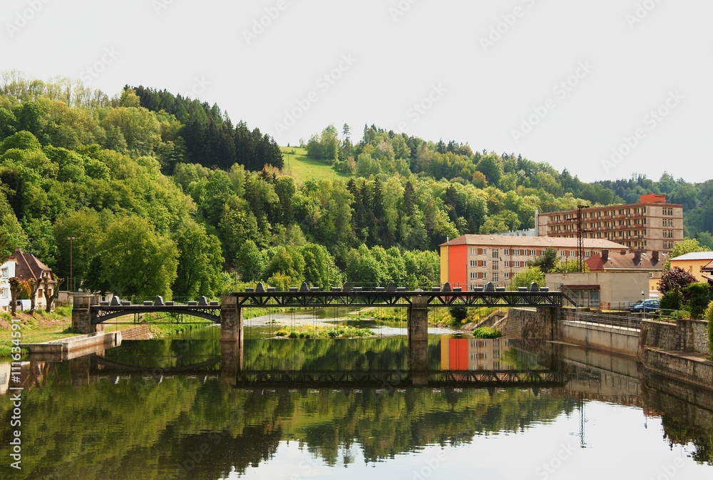 Obraz premium sluice on the river Jizera