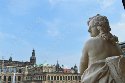Dresden Zwinger mit Figur 