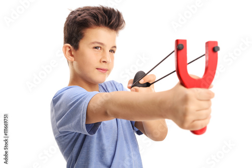 Valokuva Little boy firing a rock from a slingshot