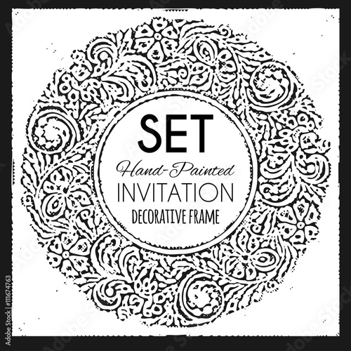 Grunge floral round  frame.Floral pattern in a circle.The workpiece to create your design invitation, greeting, card. Black and white pattern.