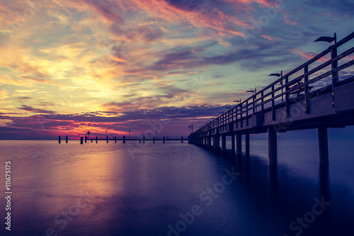 Piękny kolorowy wschód słońca nad Bałtykiem