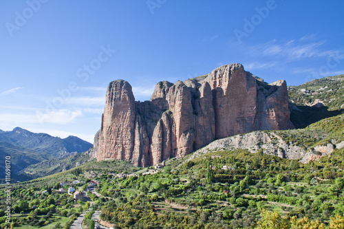 Vista de la formación geológica de los Mallos de Riglos en Huesca photo
