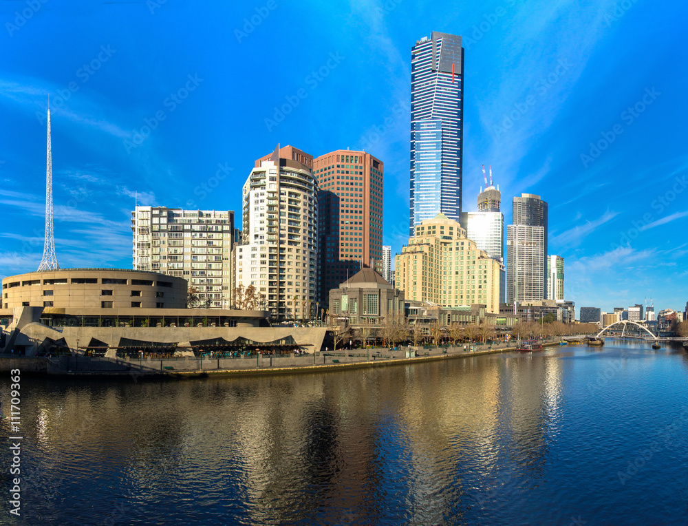Fototapeta premium The Yarra River and southbank of Melbourne's CBD