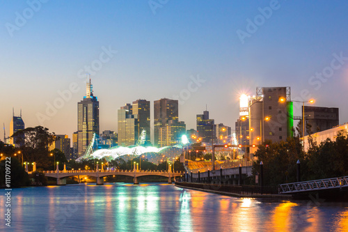 Melbourne skyline and Yarra River at night © scotttnz