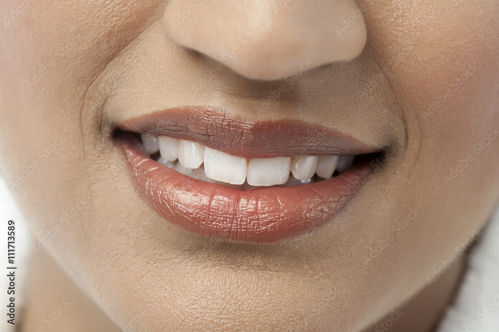 Naklejka premium a smiling woman