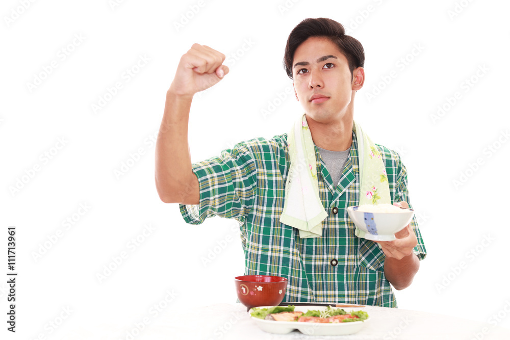 食事を楽しむ男性 食事を楽しむ男性