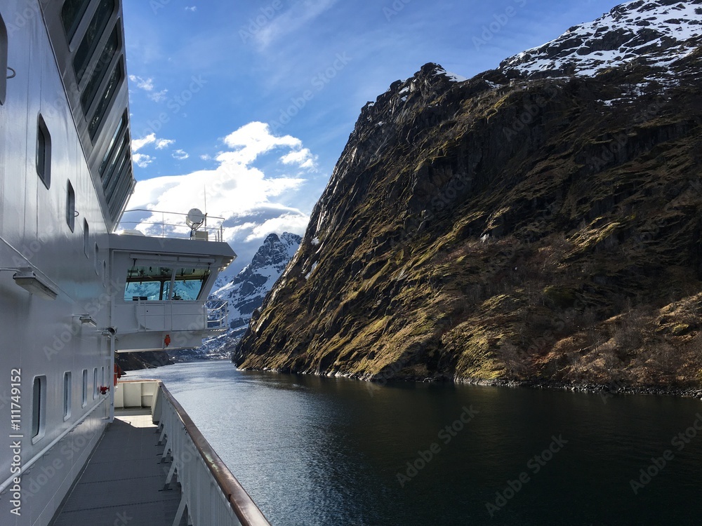 Obraz premium Cruise ship in Trollfjorden in Lofoten, Norway.