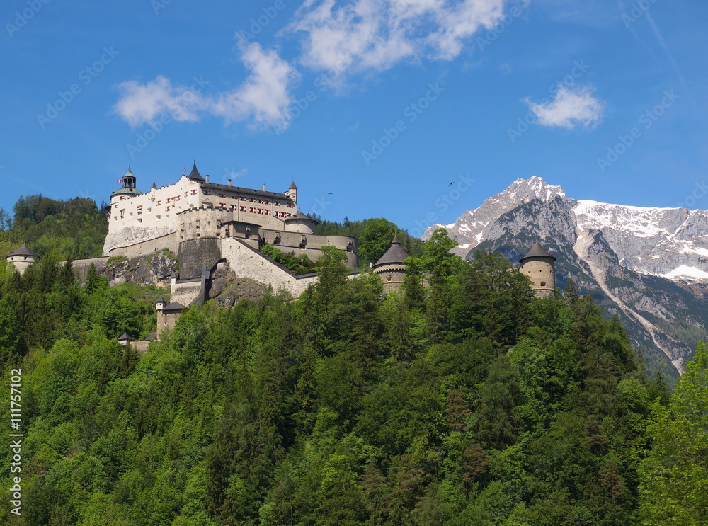 Burg Werfen mit Steinernem Meer / Salzburg / Österreich