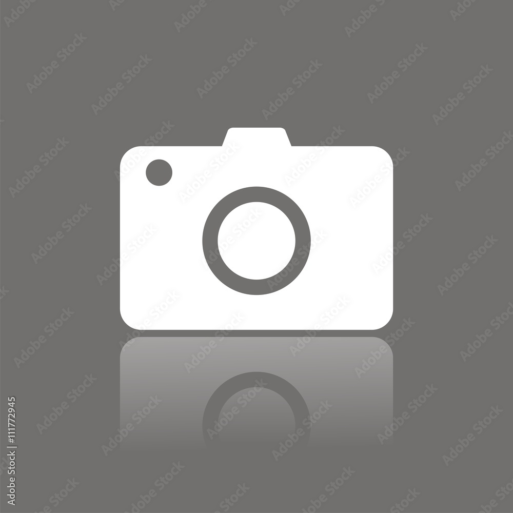 Icono de cámara de fotos sobre fondo oscuro con reflejo Icono de cámara de fotos sobre fondo oscuro con reflejo