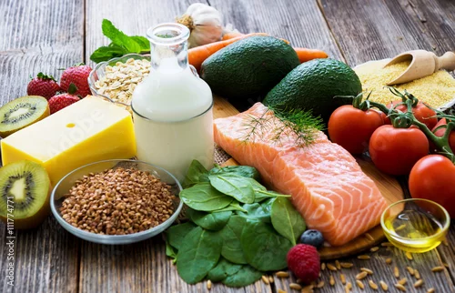Obraz Wybór zdrowego jedzenia na rustykalne drewniane tła