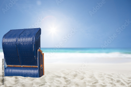 Strandkorb mit Sandstrand
