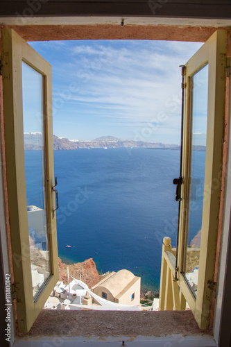 Fenster Ausblick aufs Santorini Oia Griechenland