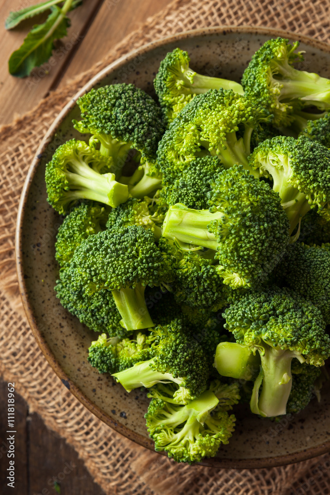 Healthy Green Organic Raw Broccoli Florets Healthy Green Organic Raw Broccoli Florets