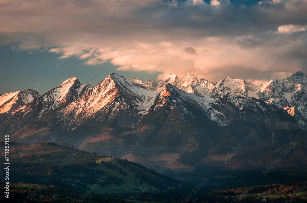 Obraz premium Cloudy Tatra mountains in the morning, covered with snow