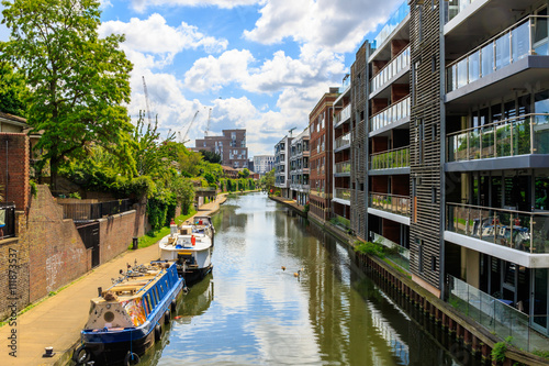 Residential building on the Regent’s Canal, London, UK © I-Wei Huang