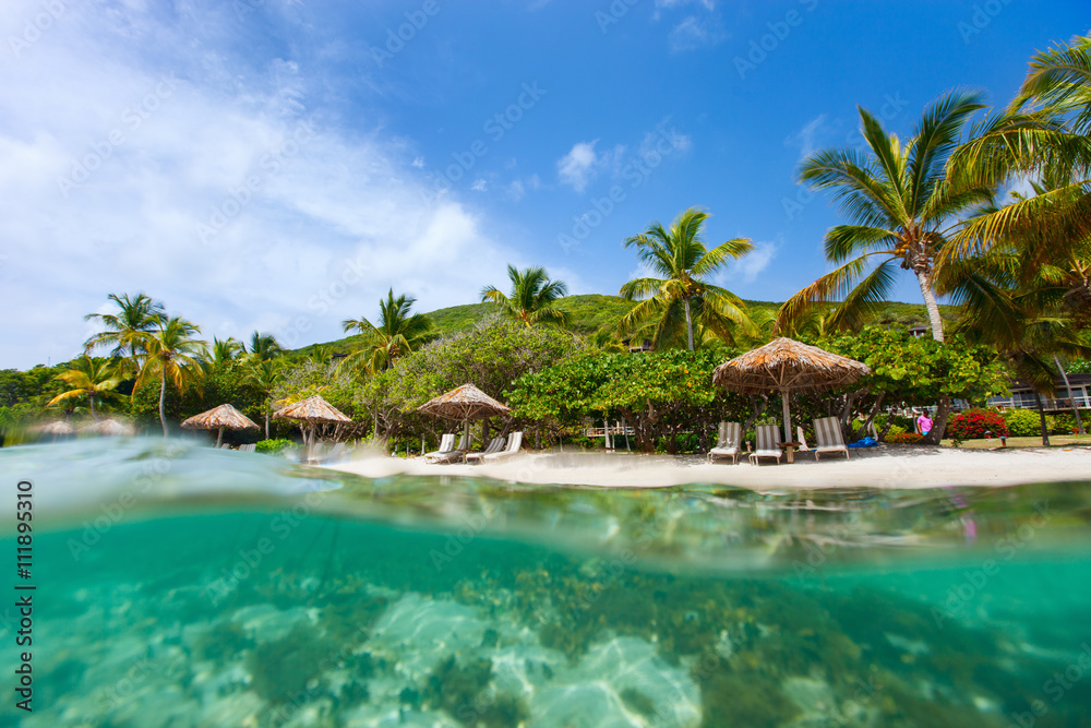 Fototapeta premium Piękna tropikalna plaża na Karaibach