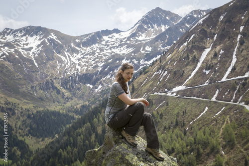 junge Frau in den steirischen Bergen, Österreich