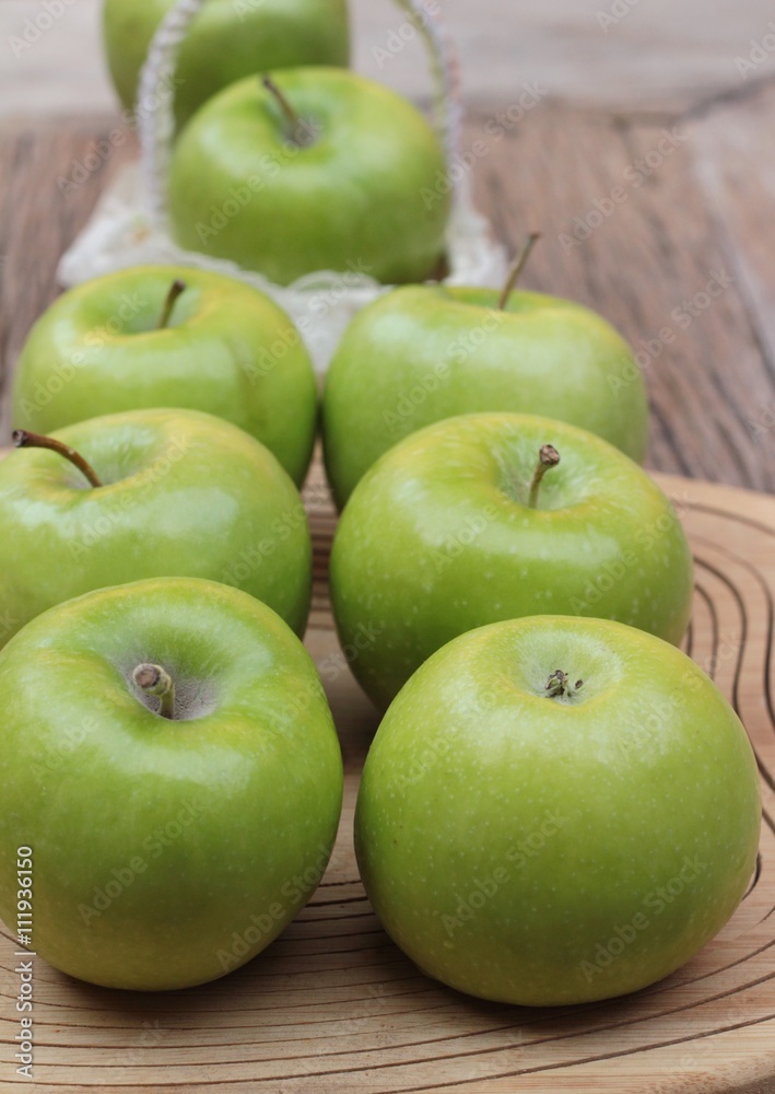 green apples is delicious on wood background. green apples is delicious on wood background.