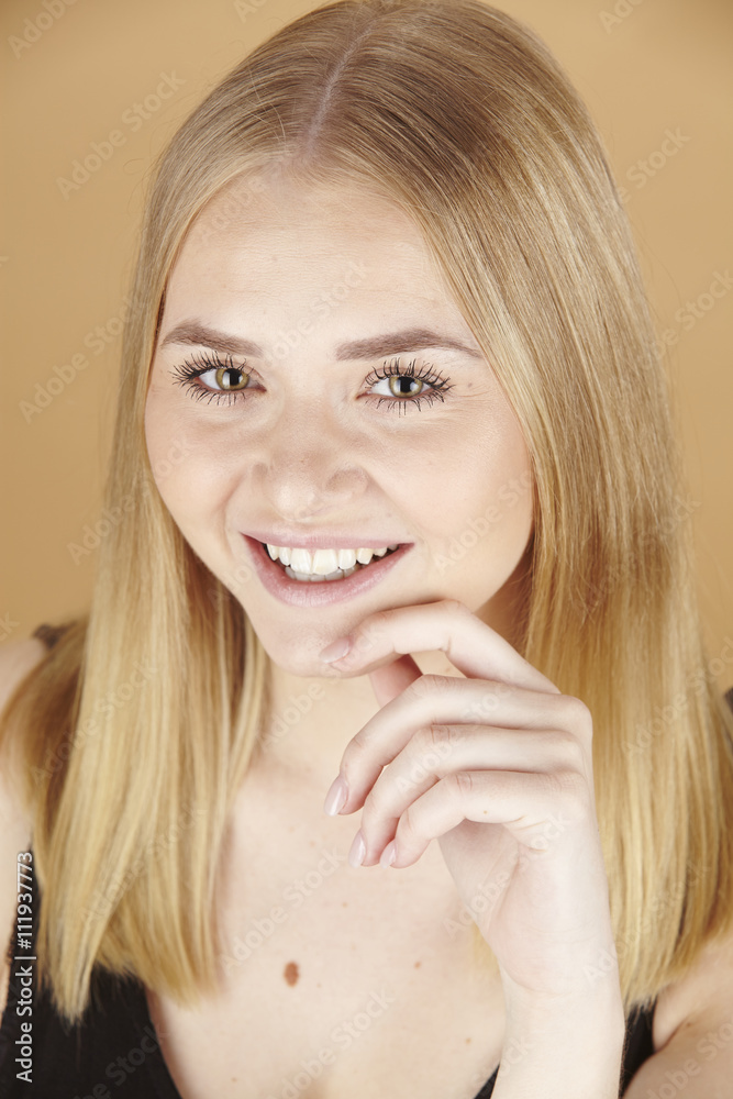 Blonde attraktive junge Frau Blonde attraktive junge Frau