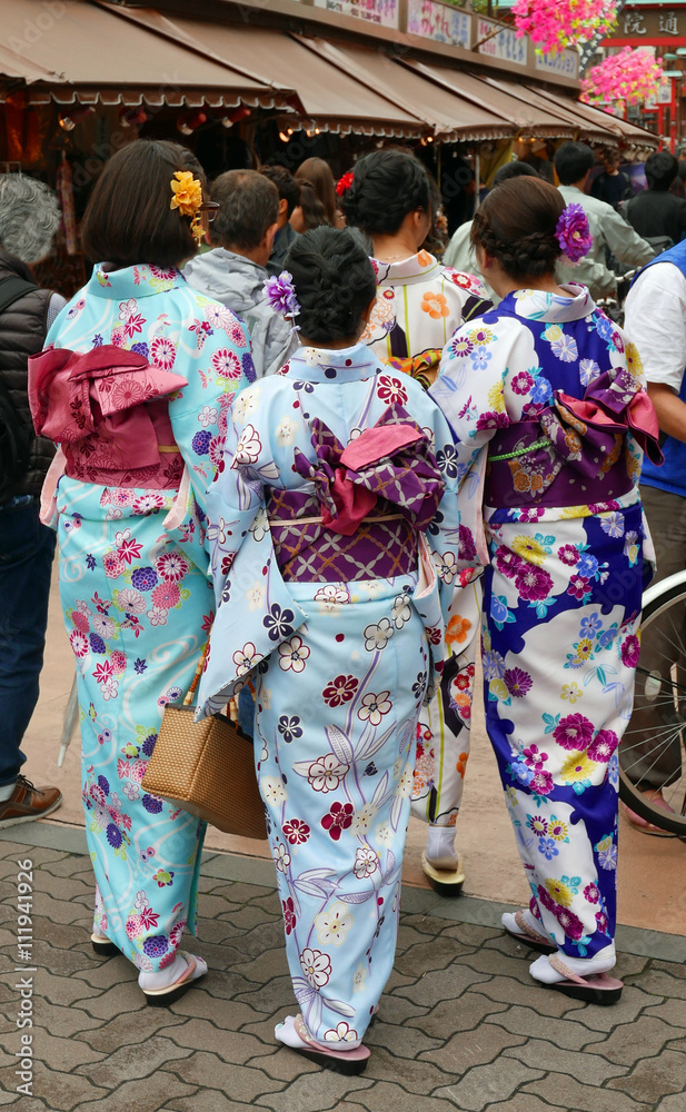 Japonaises en kimono à Tokyo, Japon