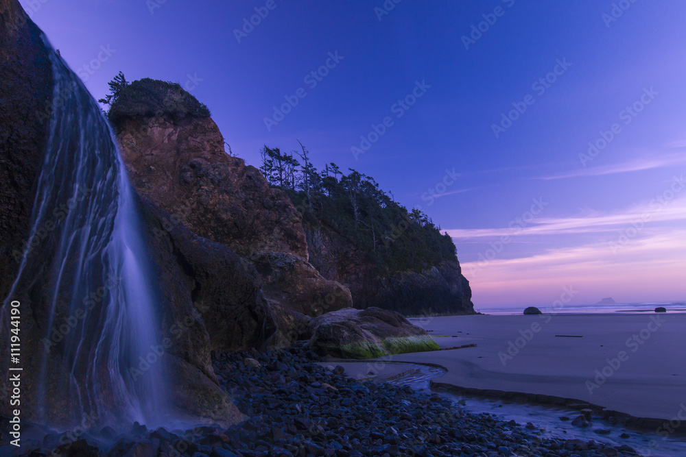 Fototapeta premium Waterfalls and sunrise