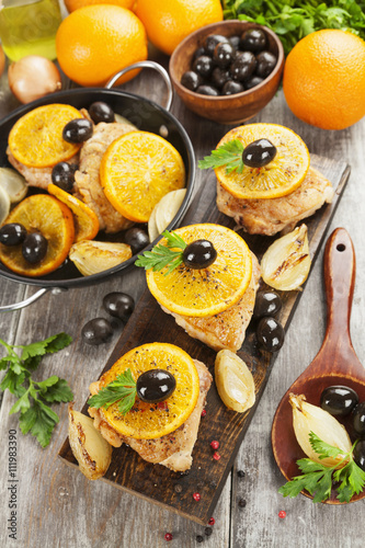Chicken with oranges and olives