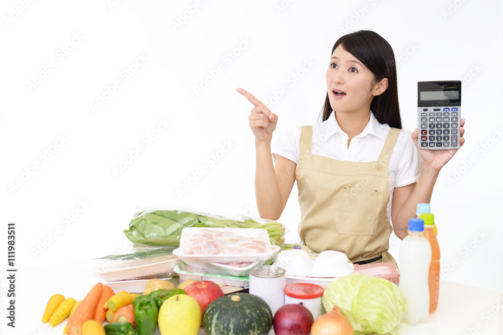 驚いた表情の主婦